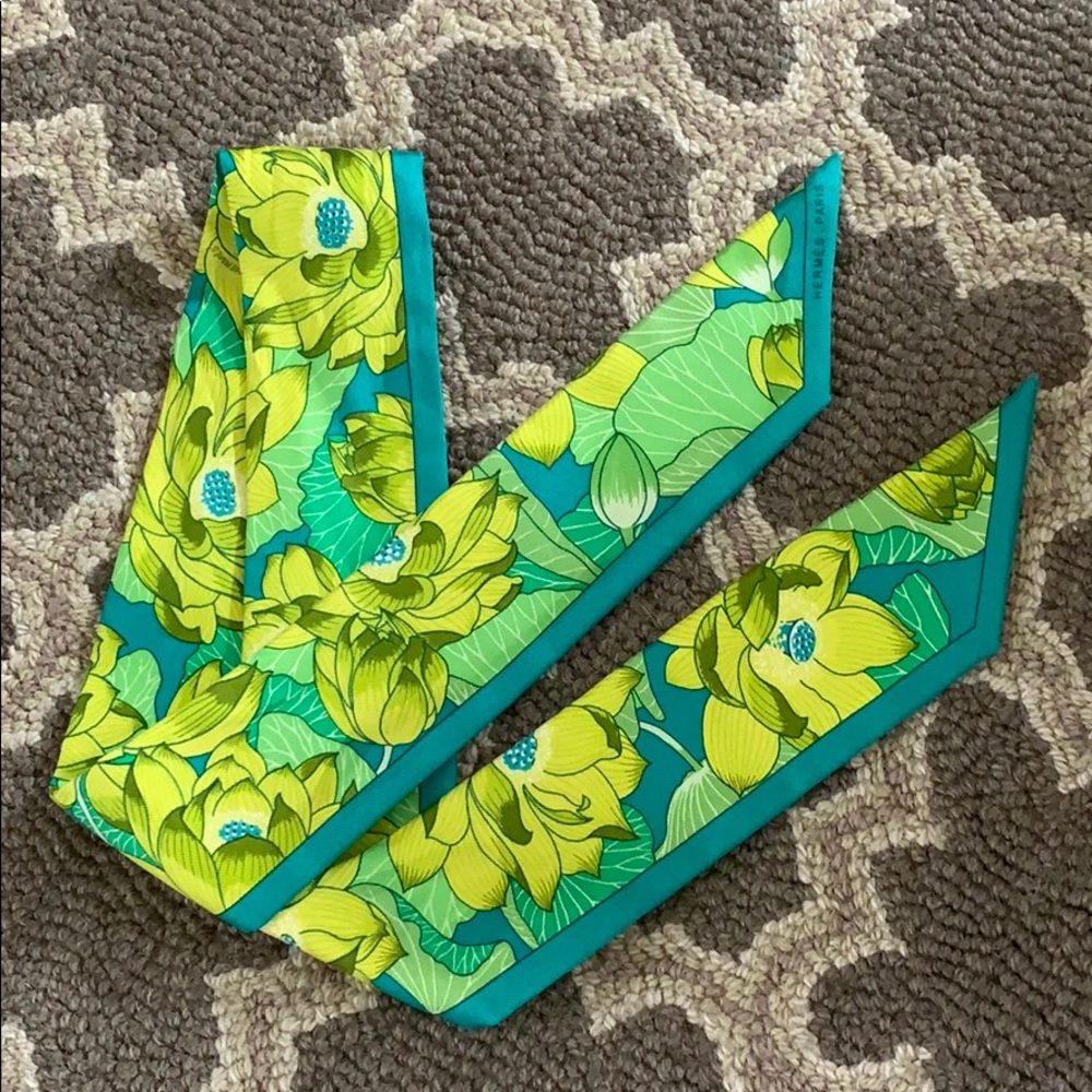 Hermès 100% silk twilly